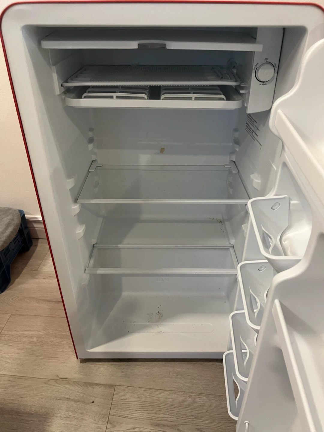 MasterChef Retro Style Mini Fridge - photo 3