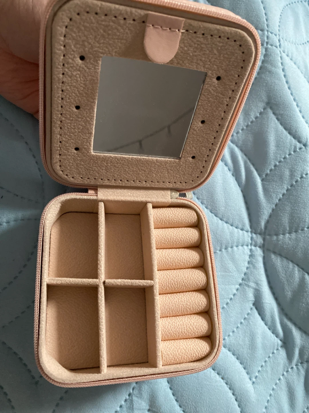 Initial “Q” Mini Travel Jewelry Case - photo 3