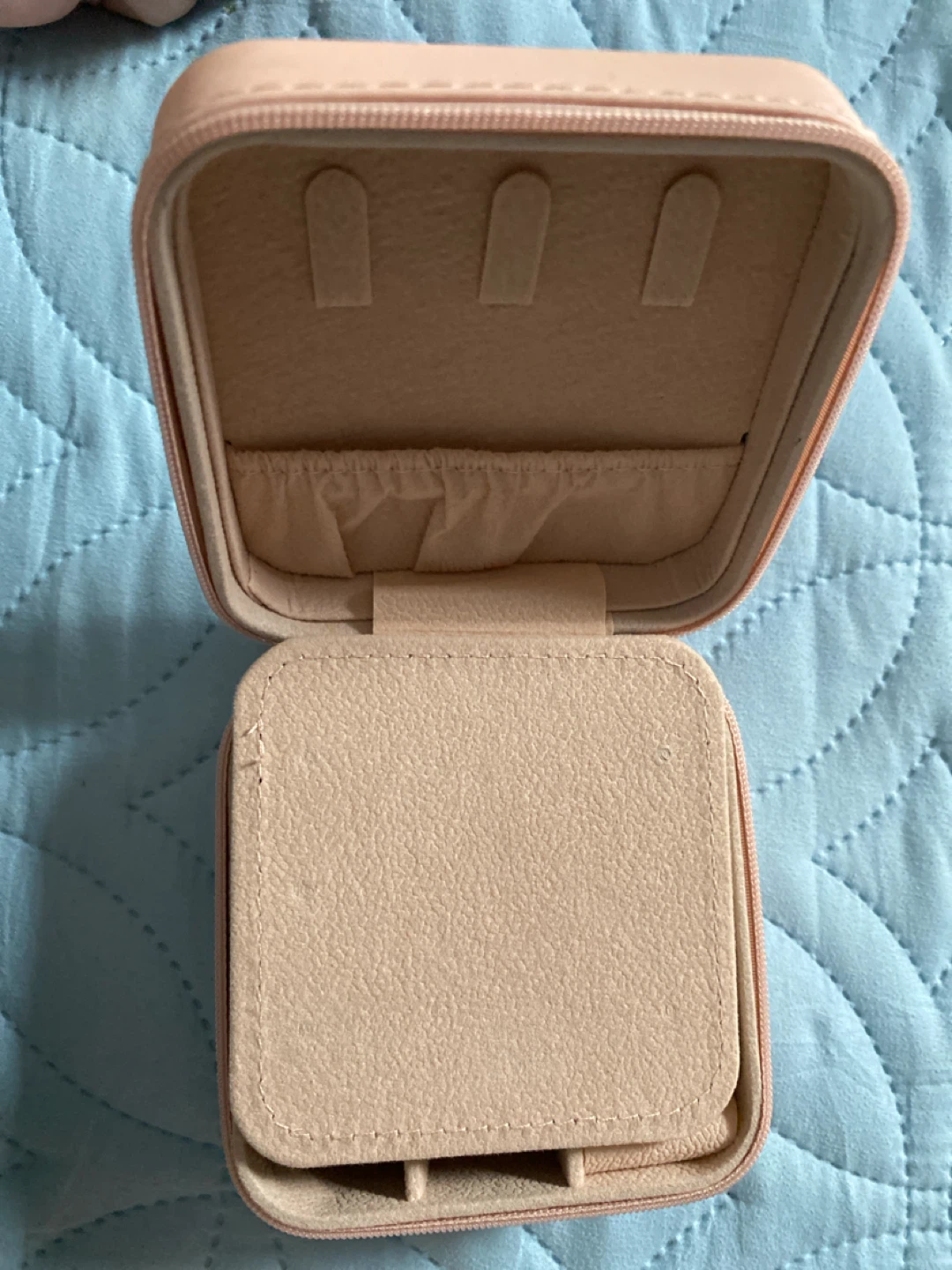 Initial “Q” Mini Travel Jewelry Case - photo 4