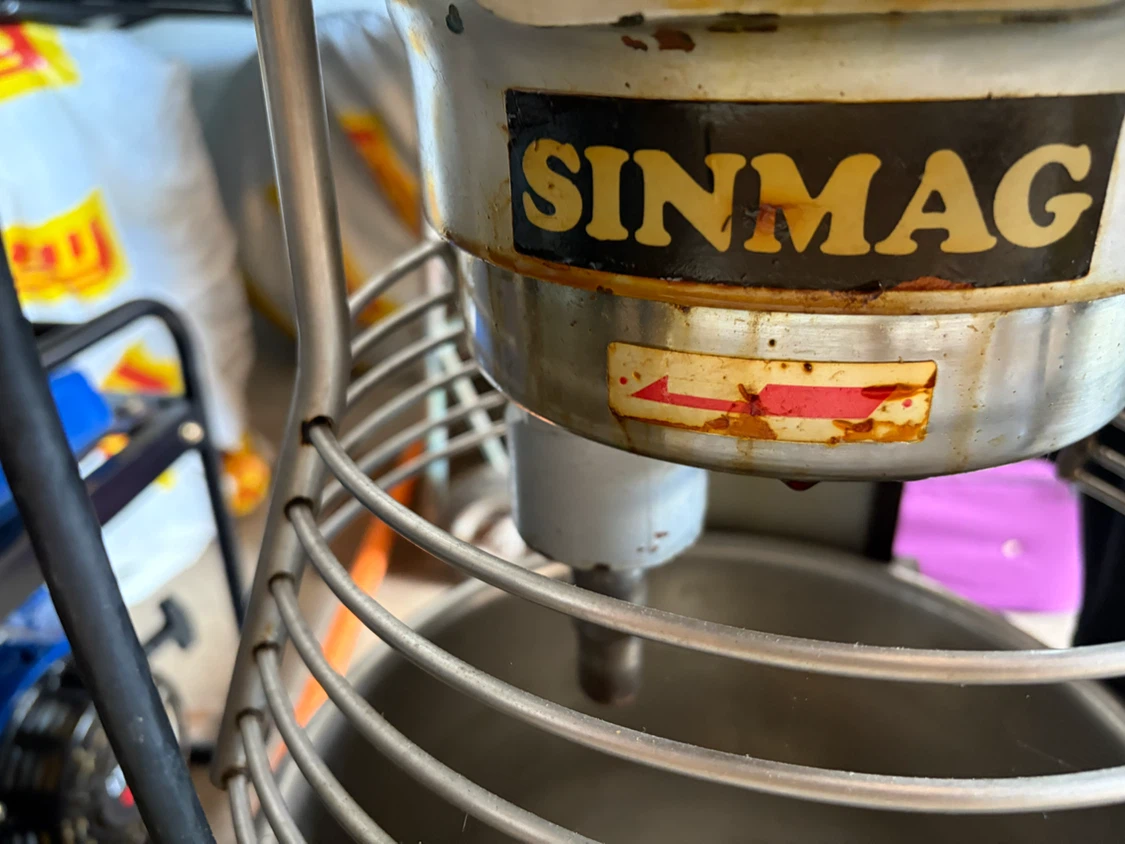 Sinmag 7MX Commercial 7-Quart Planetary Mixer - Complete Set! - photo 3