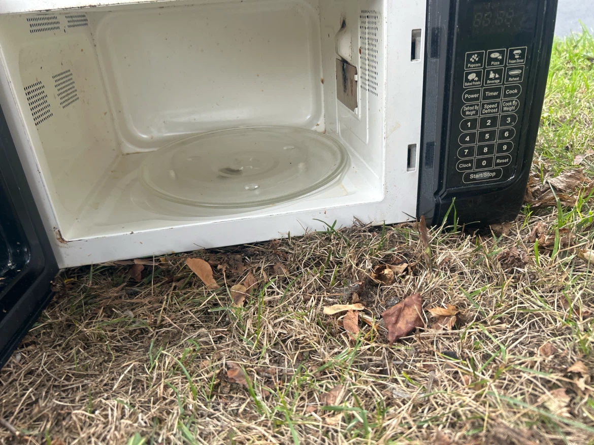 Salton Microwave Oven - photo 3