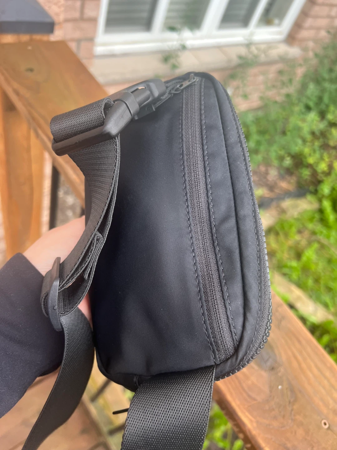 Like new Lululemon Everywhere Belt Bag Black - photo 2