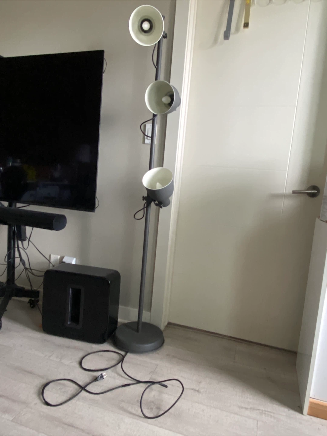 Three-head adjustable floor lamp