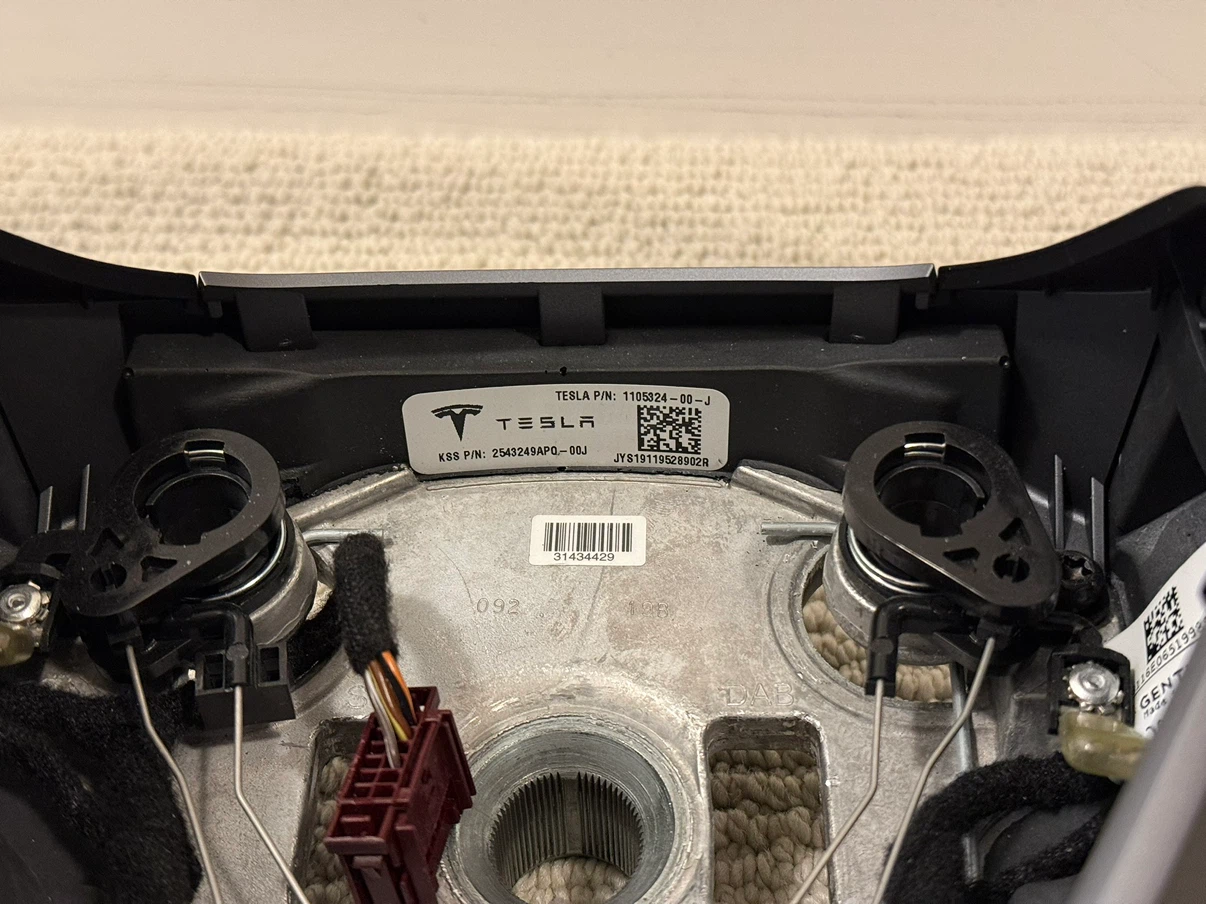 Tesla Steering Wheel - photo 2