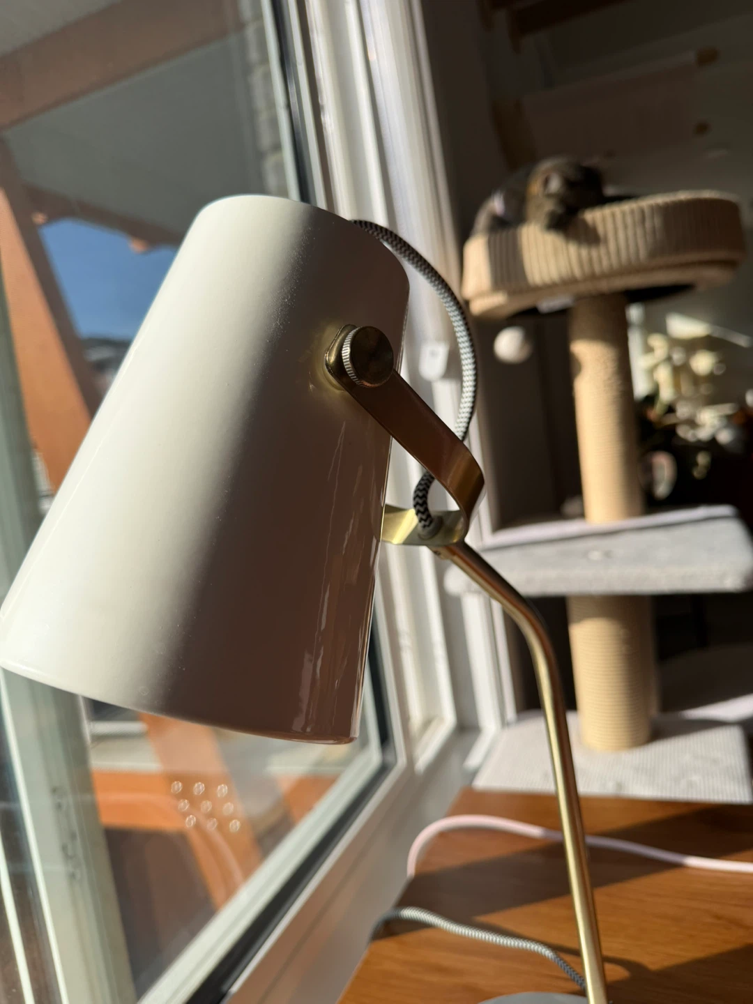 Modern White and Brass Desk Lamp with USB Port - photo 3