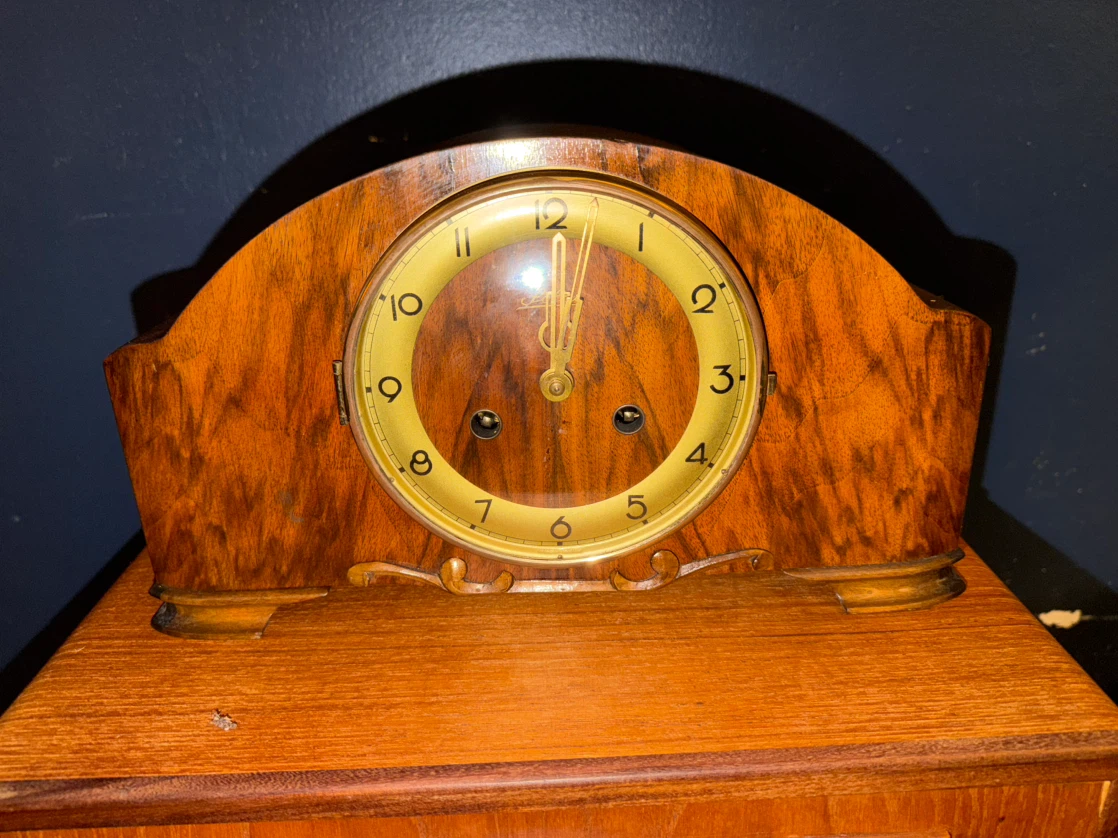 Vintage Wooden Mantel Clock - photo 2