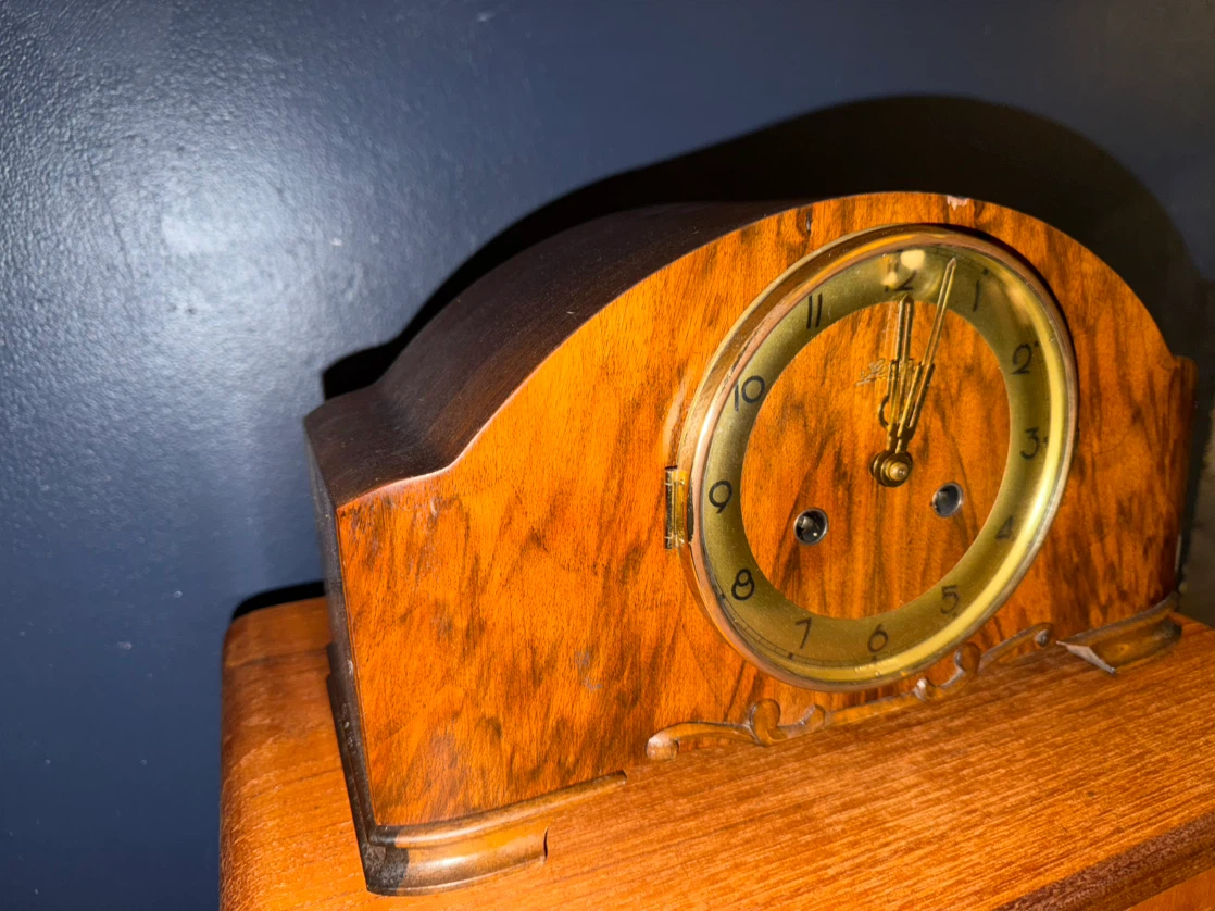 Vintage Wooden Mantel Clock - photo 3