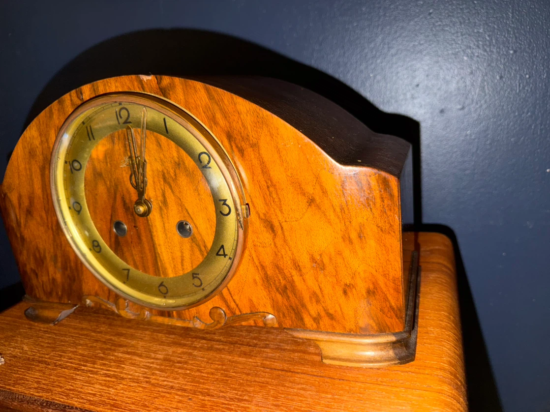 Vintage Wooden Mantel Clock - photo 4