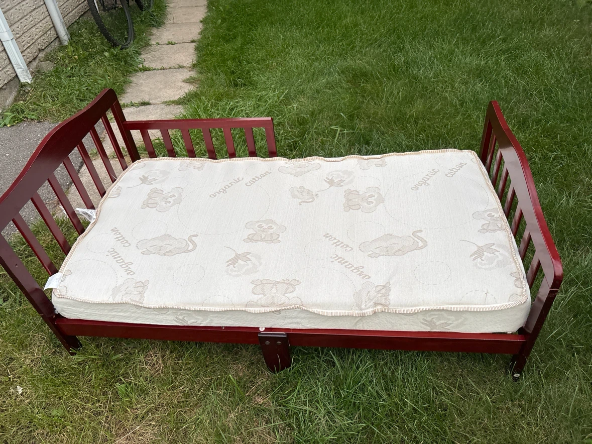 Toddler Bed with Organic Cotton Mattress - photo 3
