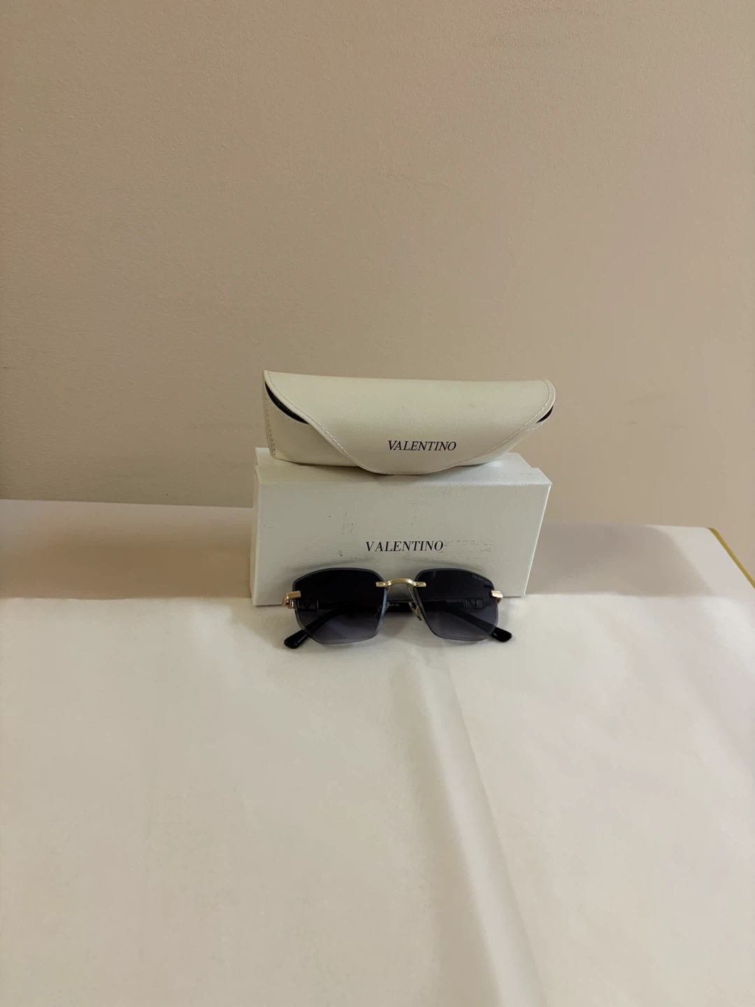 Valentino Sunglasses - photo 2