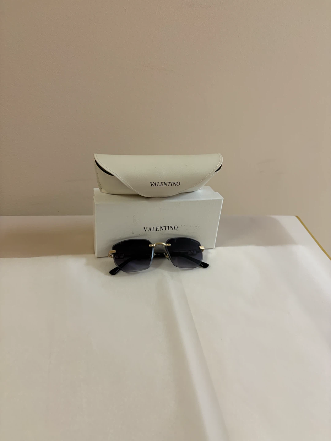 Valentino Sunglasses - photo 3