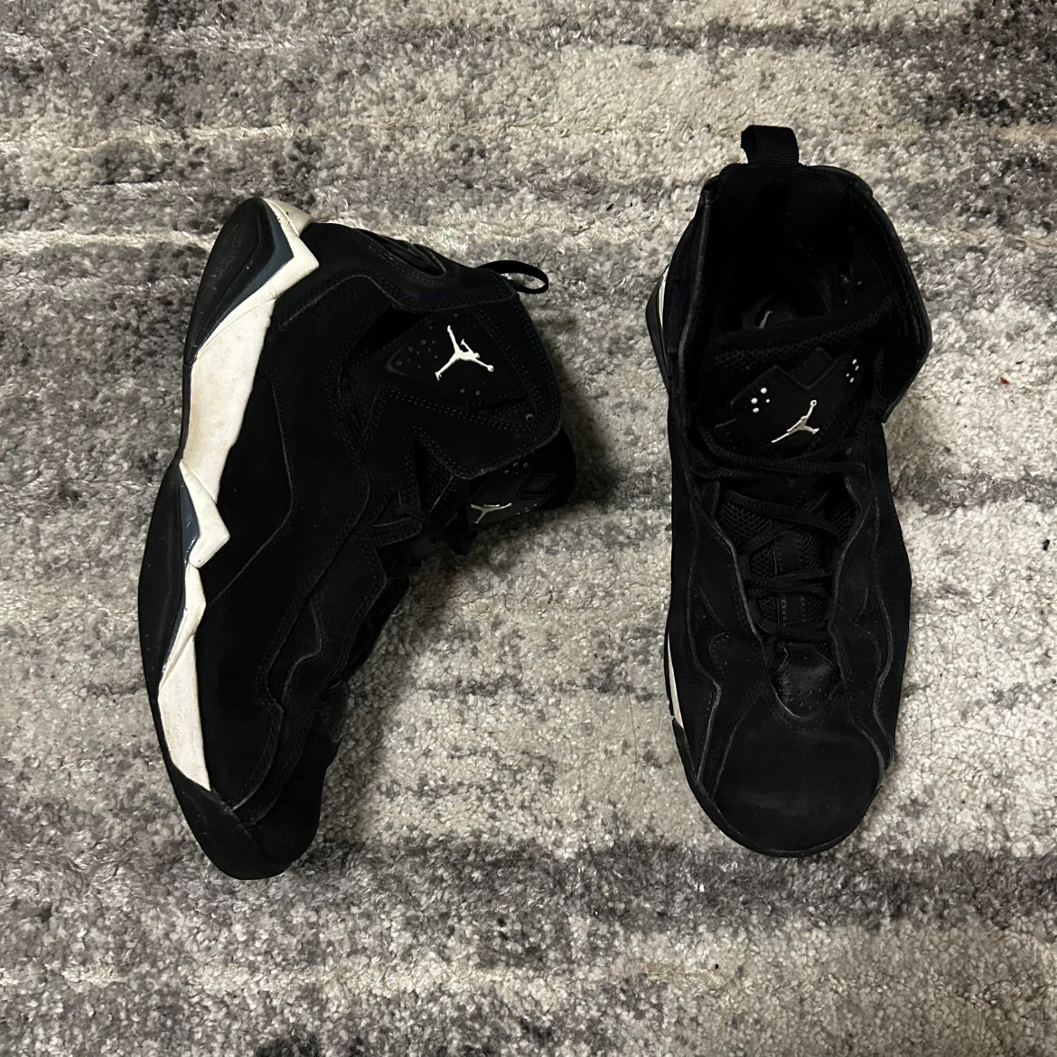 Black Jordan True flight