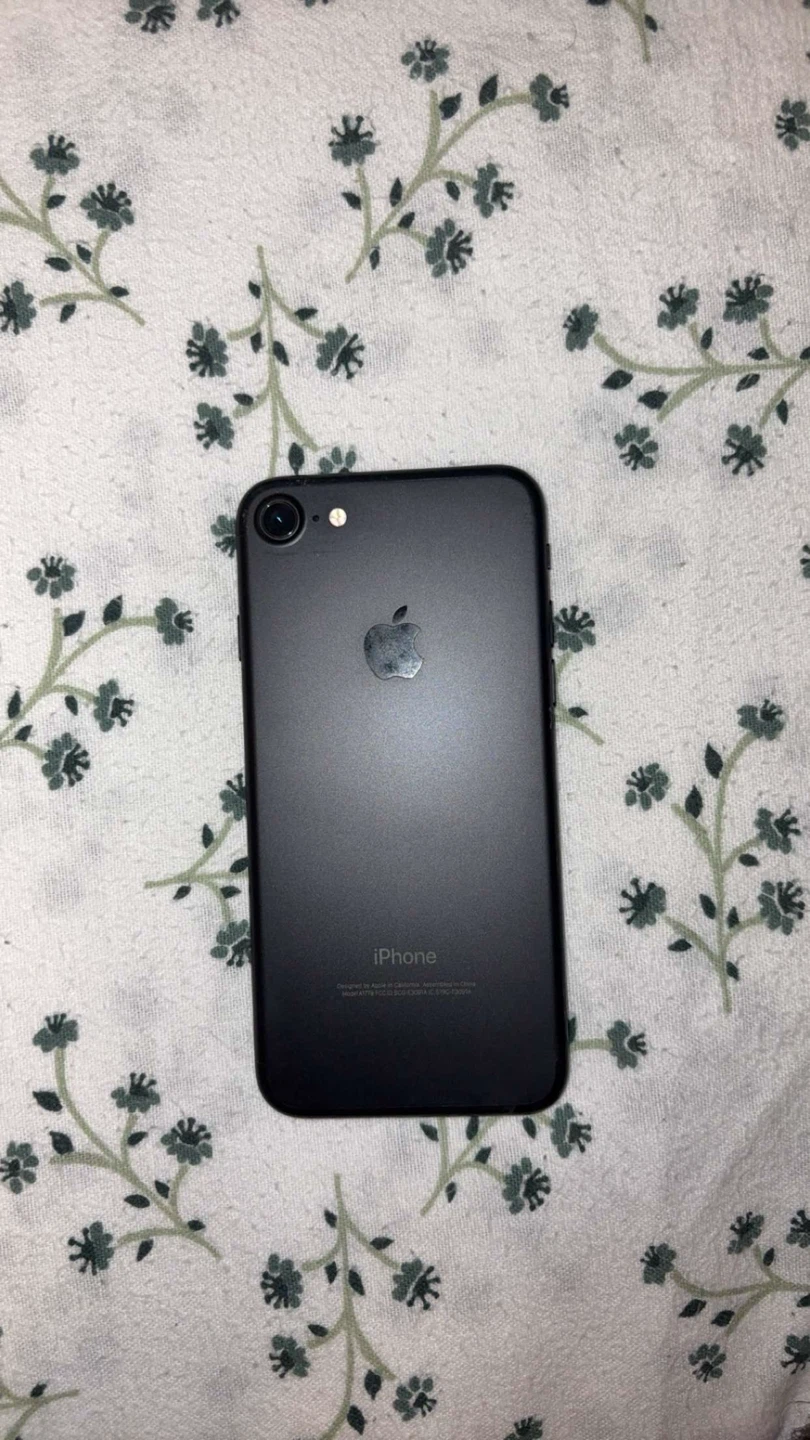 Apple iPhone 7 Cracked Screen