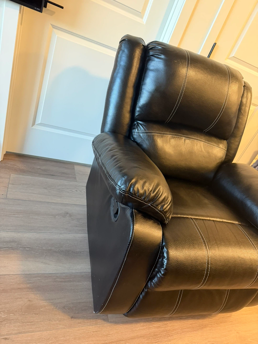 Black Reclining Armchair