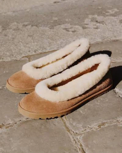 ✨ ISO: UGG Zora Ballet Flats ✨ - photo 2