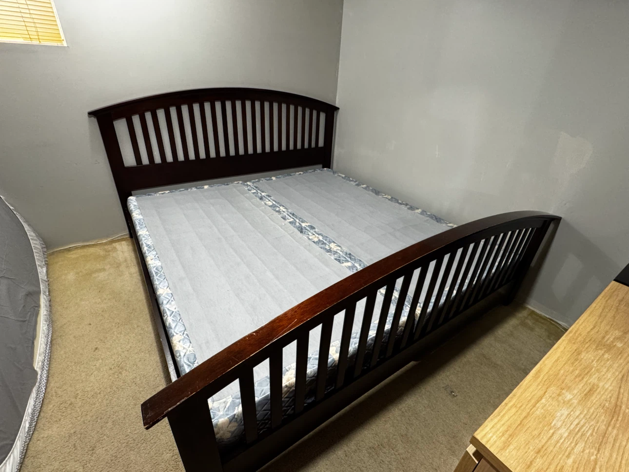 Dark wood king size bed frame - photo 2