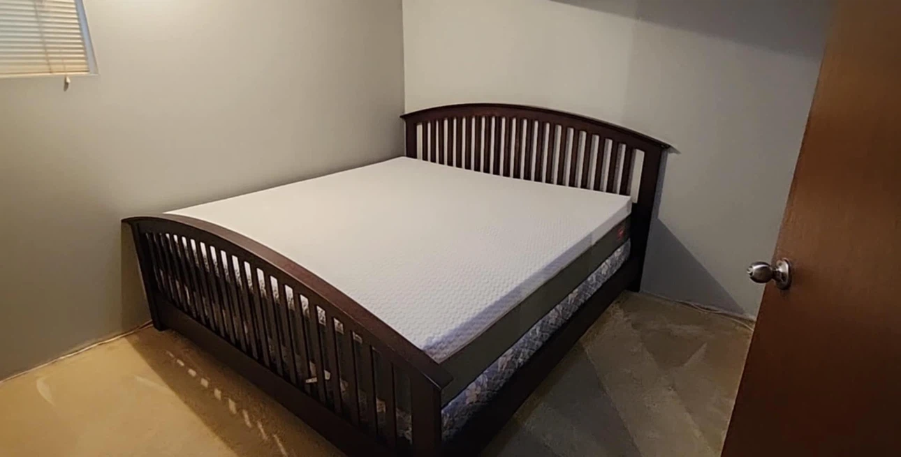 Dark wood king size bed frame - photo 4