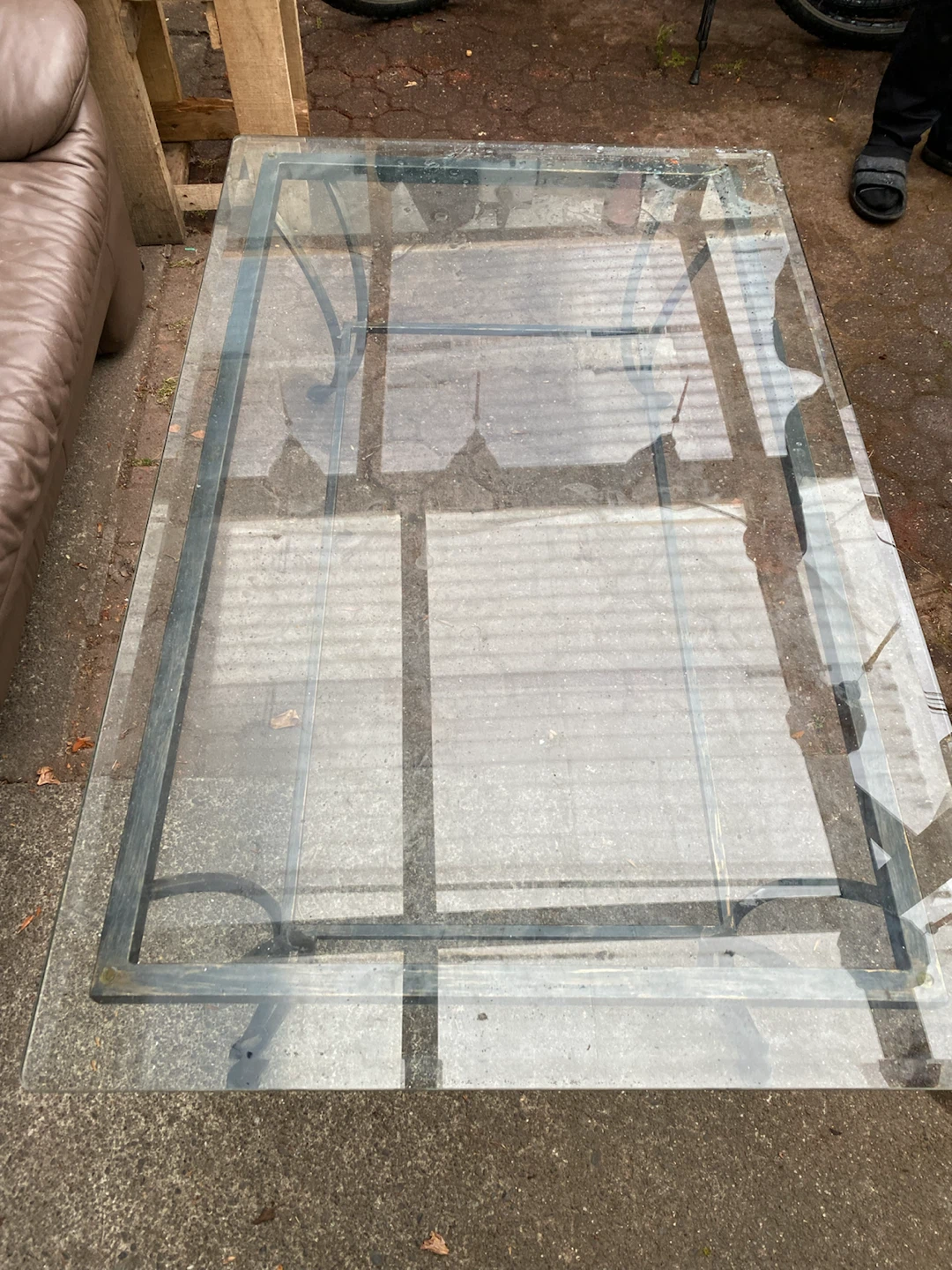 Glass top coffee table with black metal frame - photo 2