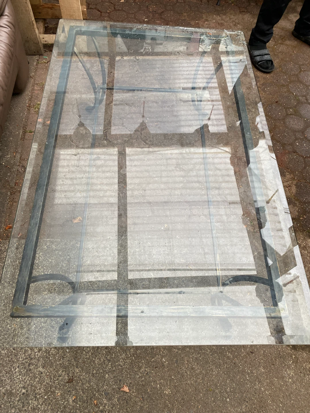 Glass top coffee table with black metal frame - photo 3