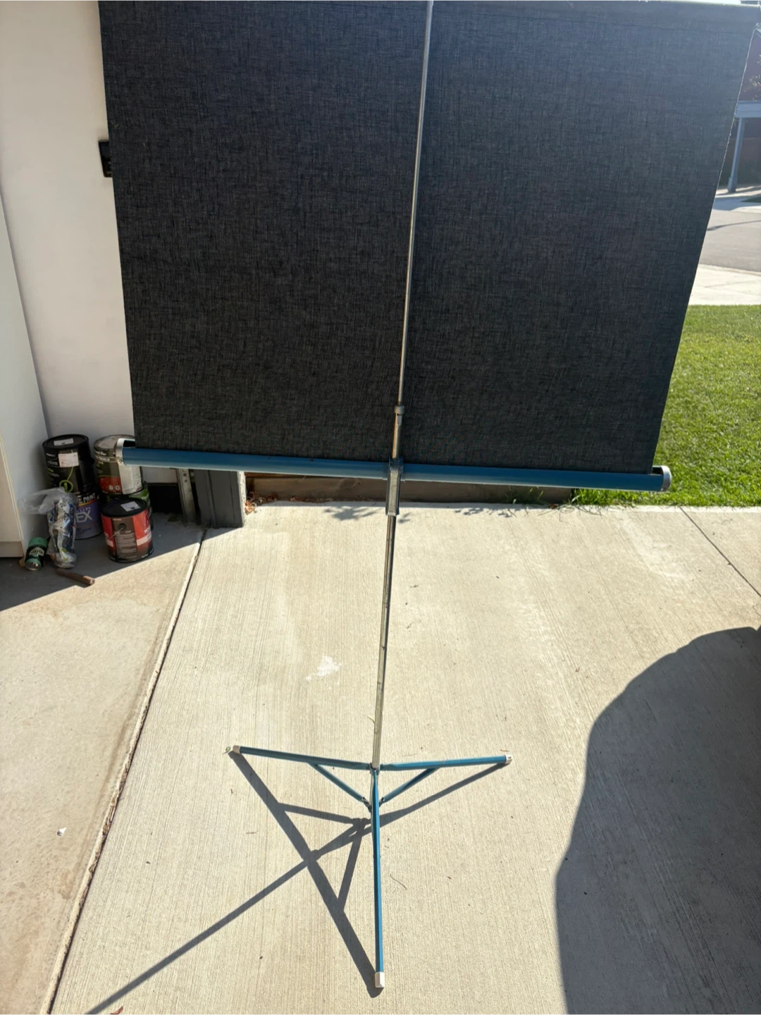 Portable Tripod Projector Screen - photo 2