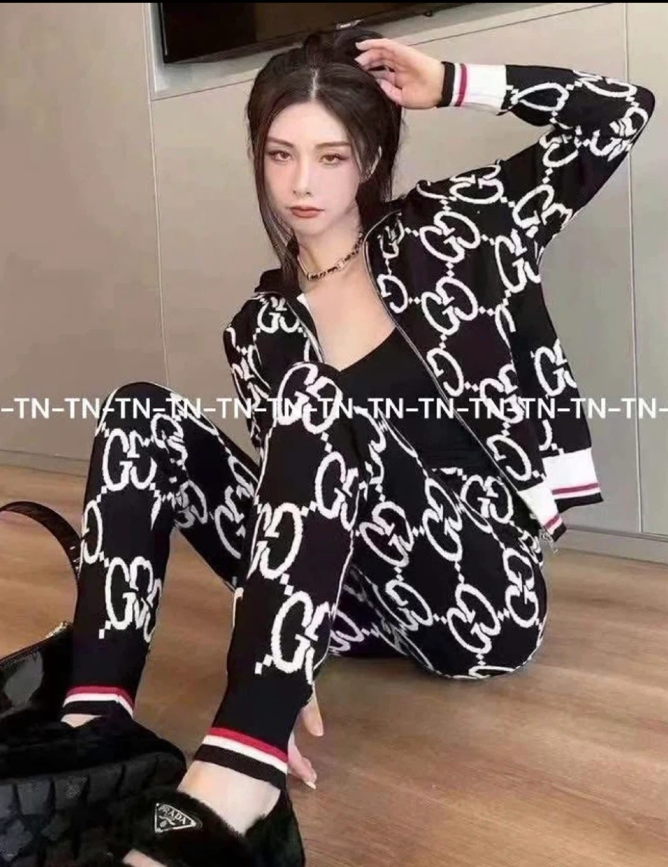 Black patterned knit matching set GUGi and VESA black