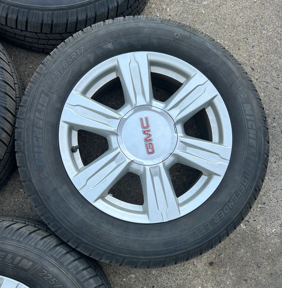 Set of 4 GMC Wheels with Michelin Tires - photo 2