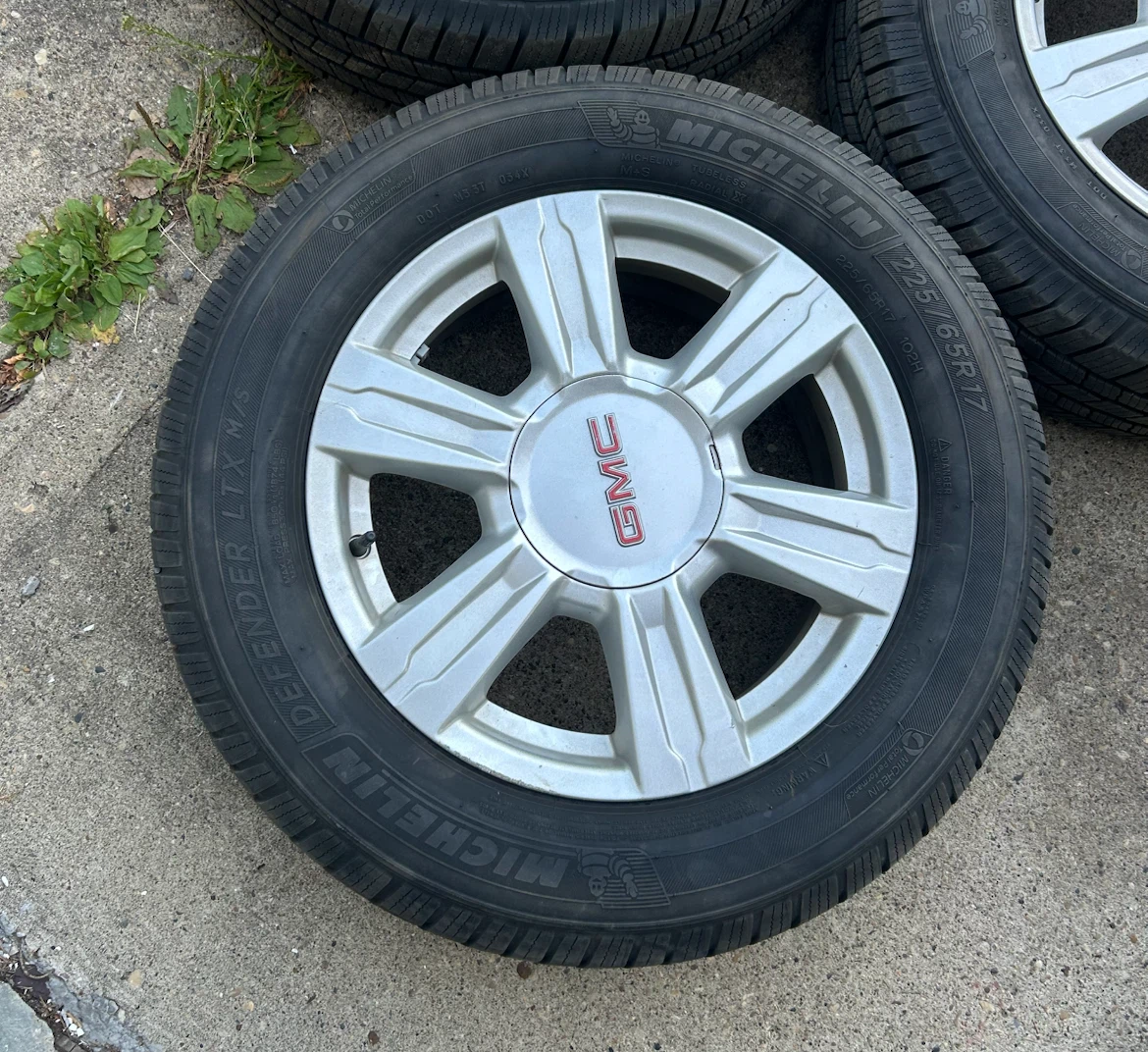 Set of 4 GMC Wheels with Michelin Tires - photo 3