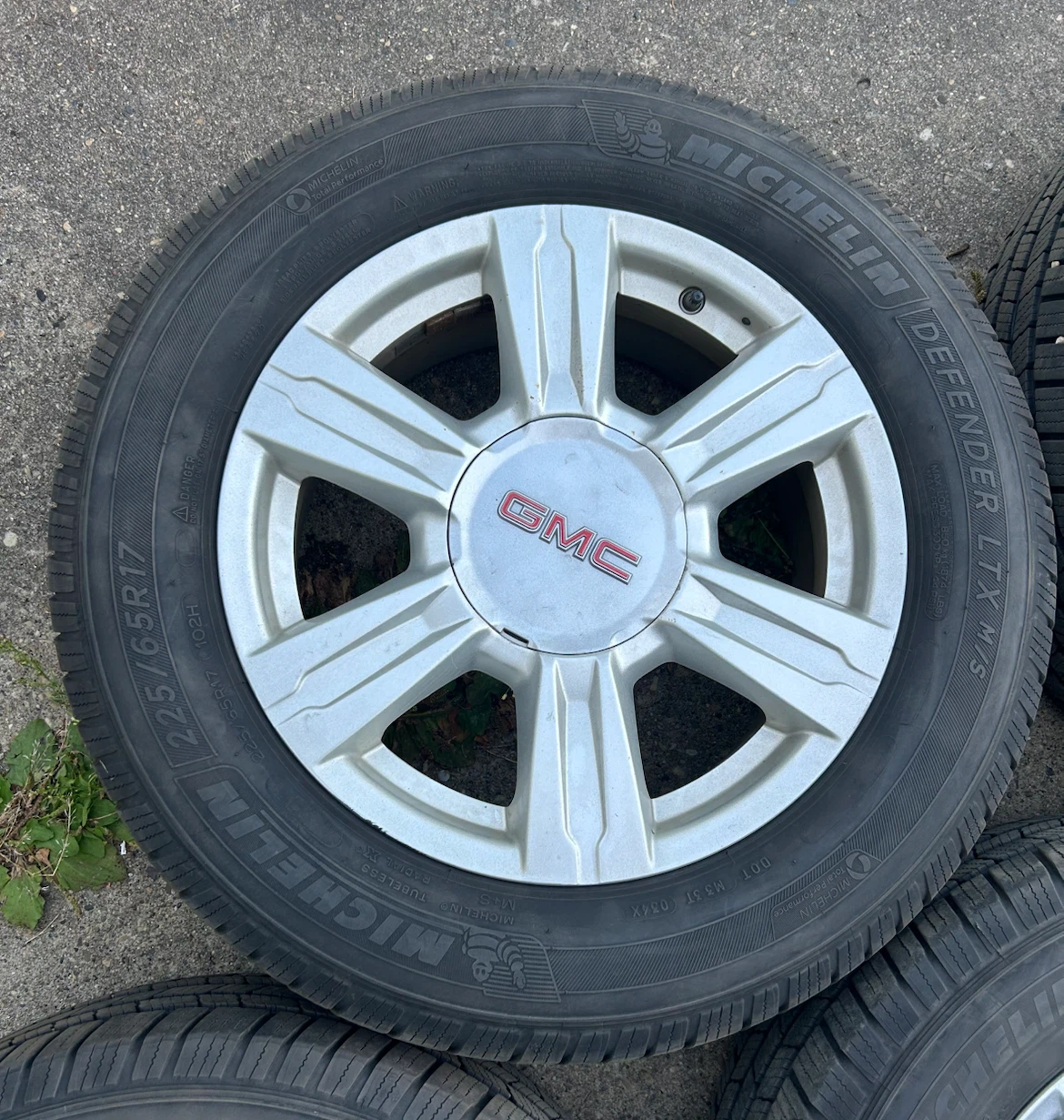 Set of 4 GMC Wheels with Michelin Tires - photo 4
