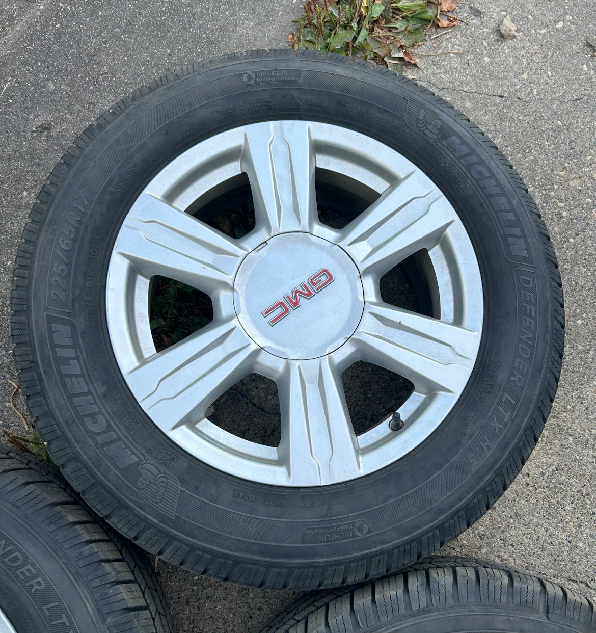 Set of 4 GMC Wheels with Michelin Tires - photo 5