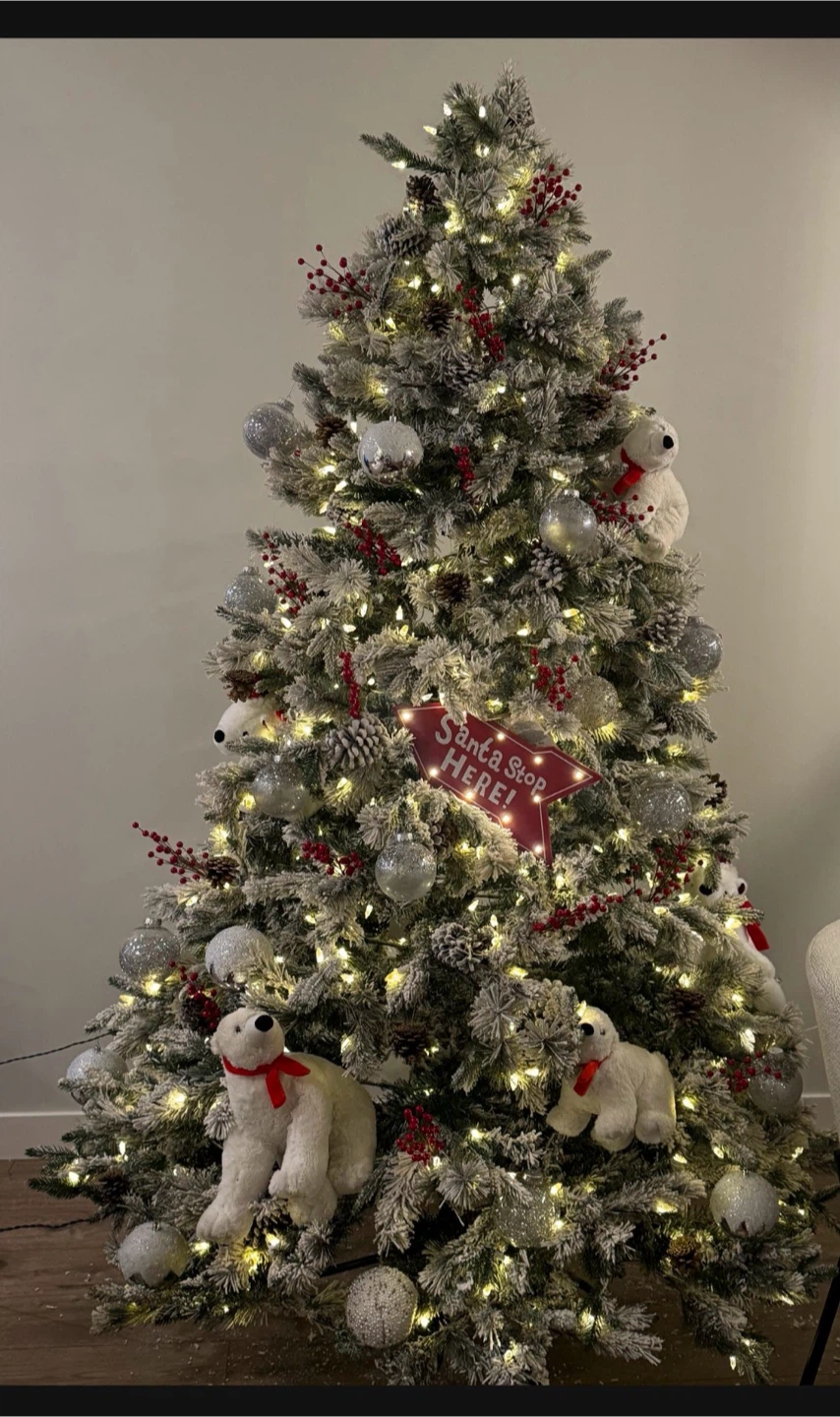 Artificial Christmas Tree with Flock and Berries