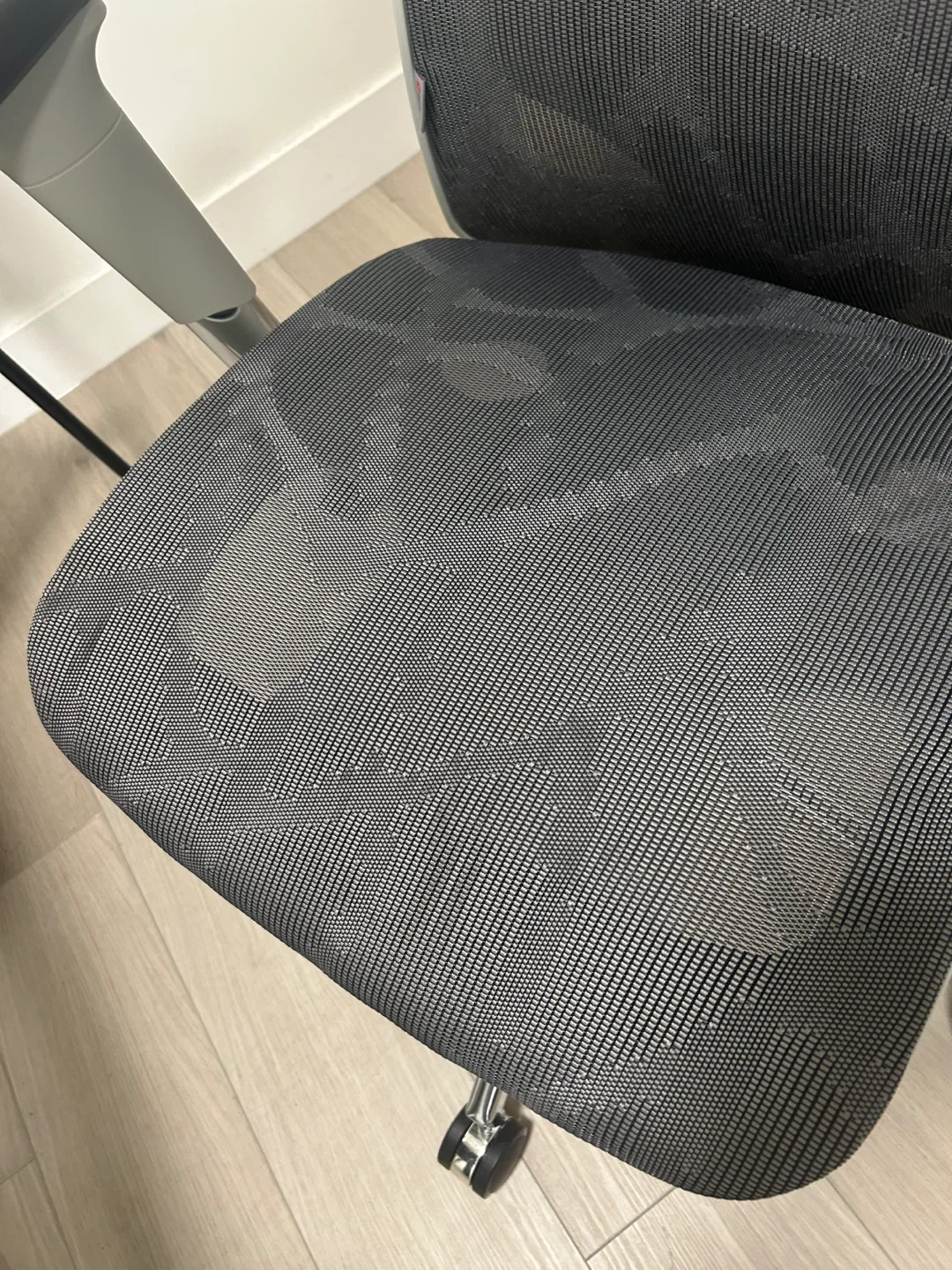Ergonomic Mesh Office Chair - photo 4