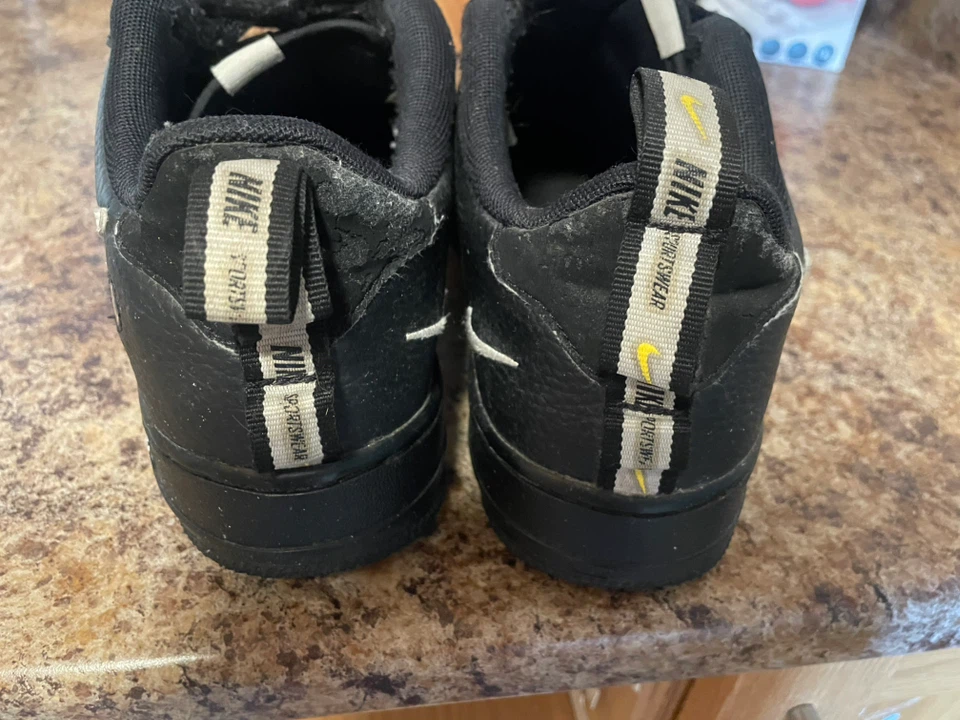 Nike Air Force 1 Black Youth Sneakers Size 6.5Y - photo 2