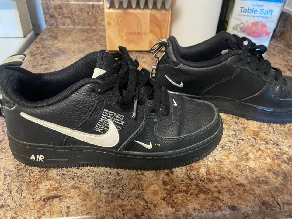 Nike Air Force 1 Black Youth Sneakers Size 6.5Y - photo 3