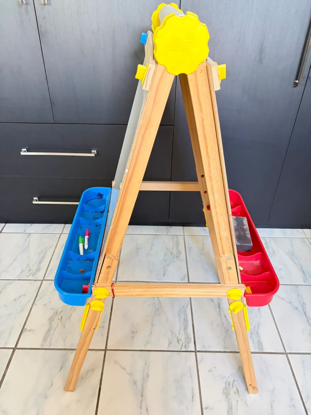 Easel - photo 2