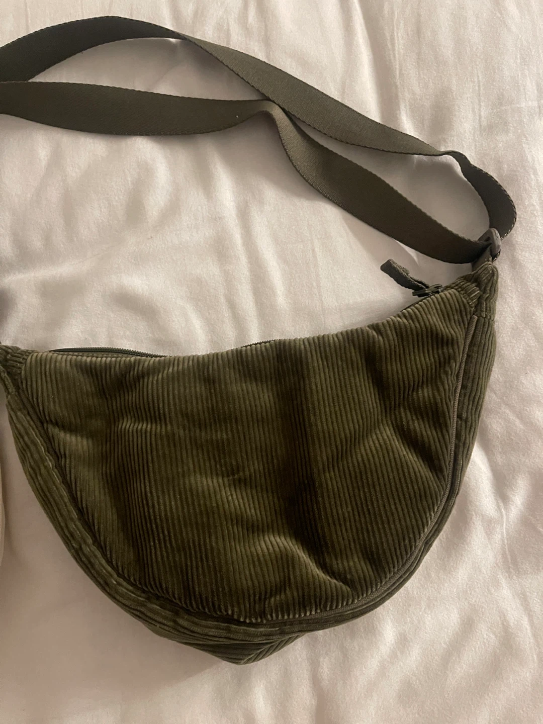 Uniqlo Olive Green Corduroy Round Shoulder Bag - photo 2