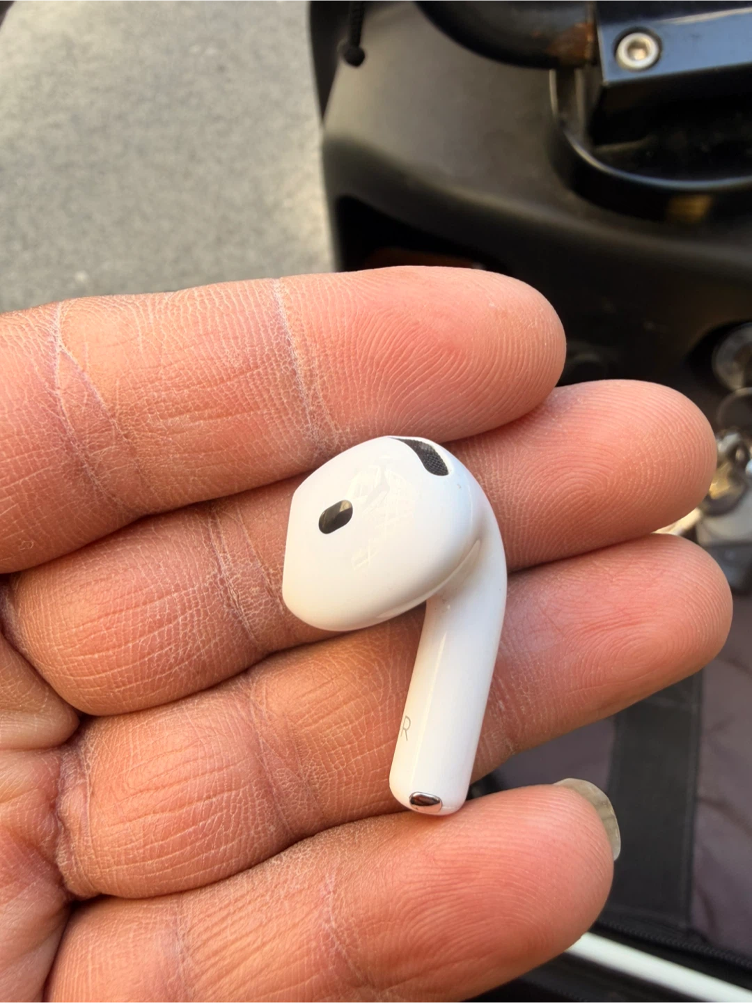 Apple AirPods 4 Model A3055 Right Earbud - photo 2