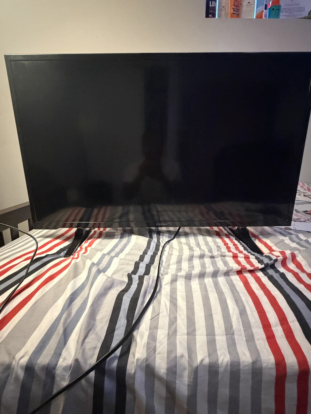 Insignia 40.5-inch LED TV