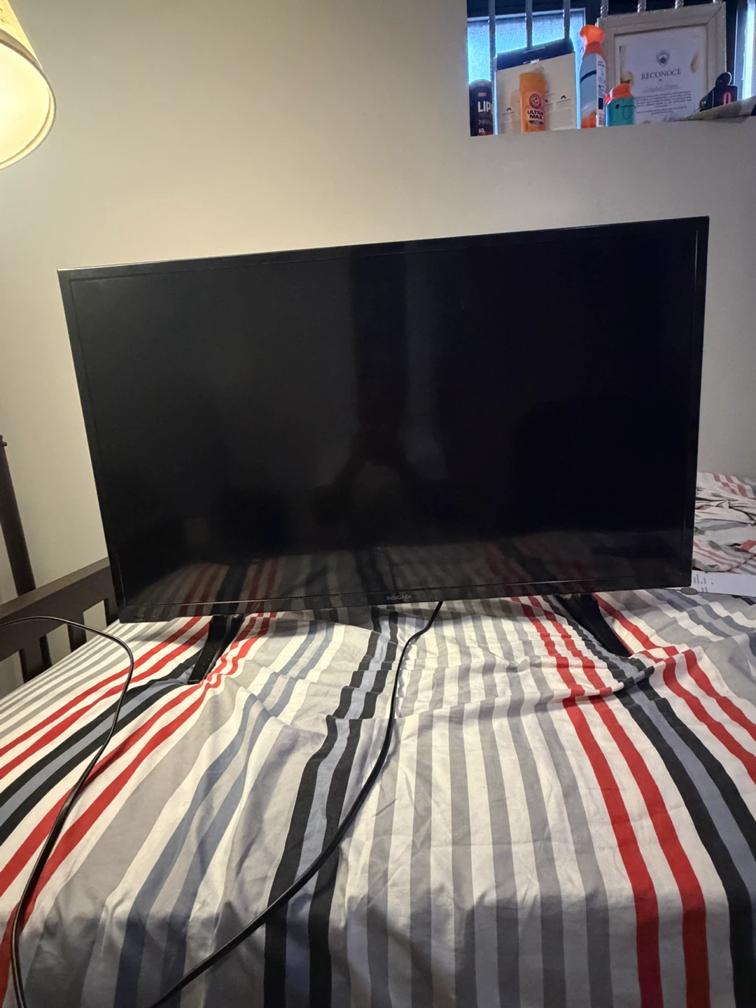 Insignia 40.5-inch LED TV - photo 3