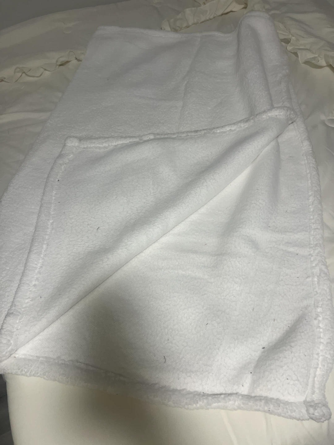 White Fleece Throw Blanket - photo 2