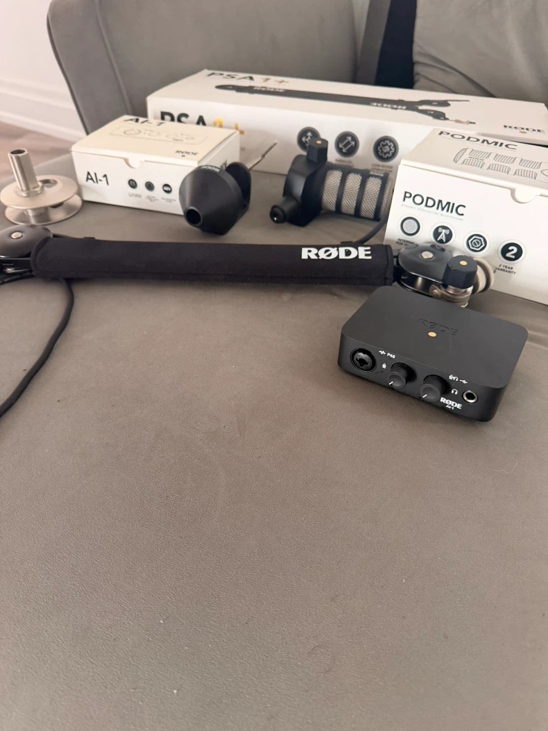Complete RØDE Podcast Studio - photo 3