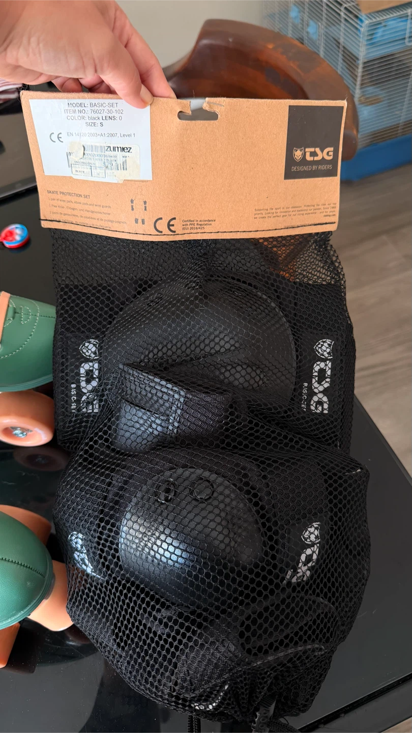 Impala Rollerskates Size 7 and TSG Protective Gear - photo 3