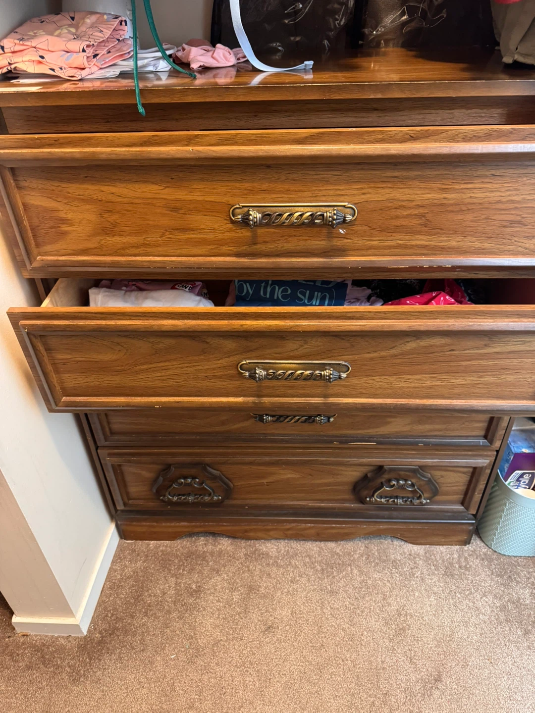Vintage 4-Drawer Wooden Dresser - photo 2