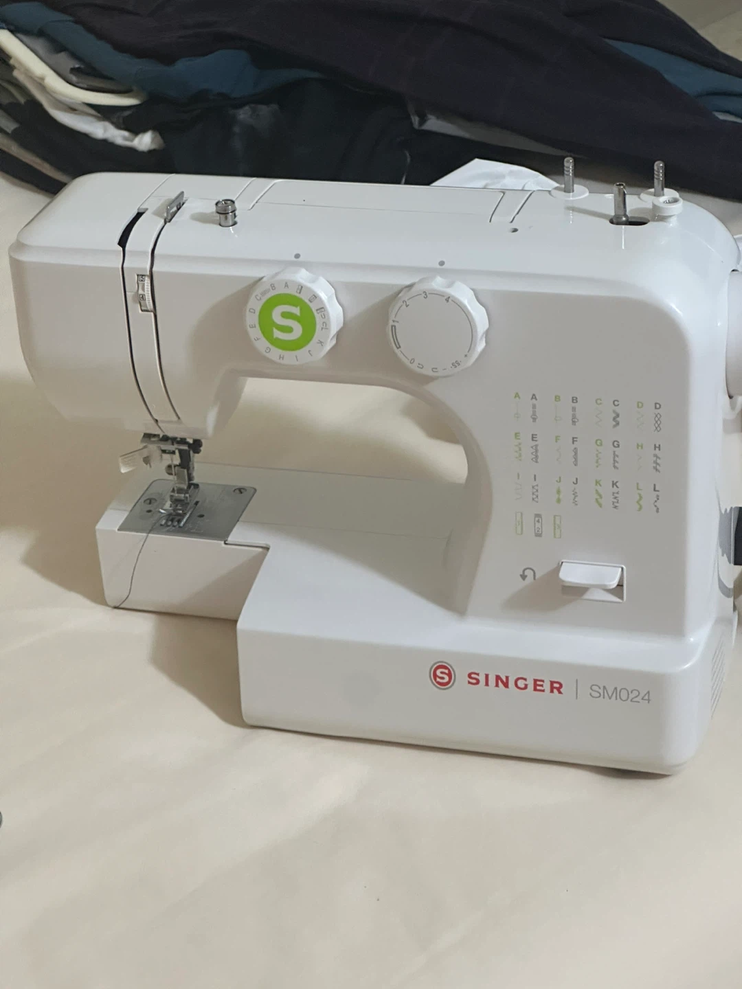 Singer SM024 Sewing Machine - photo 2