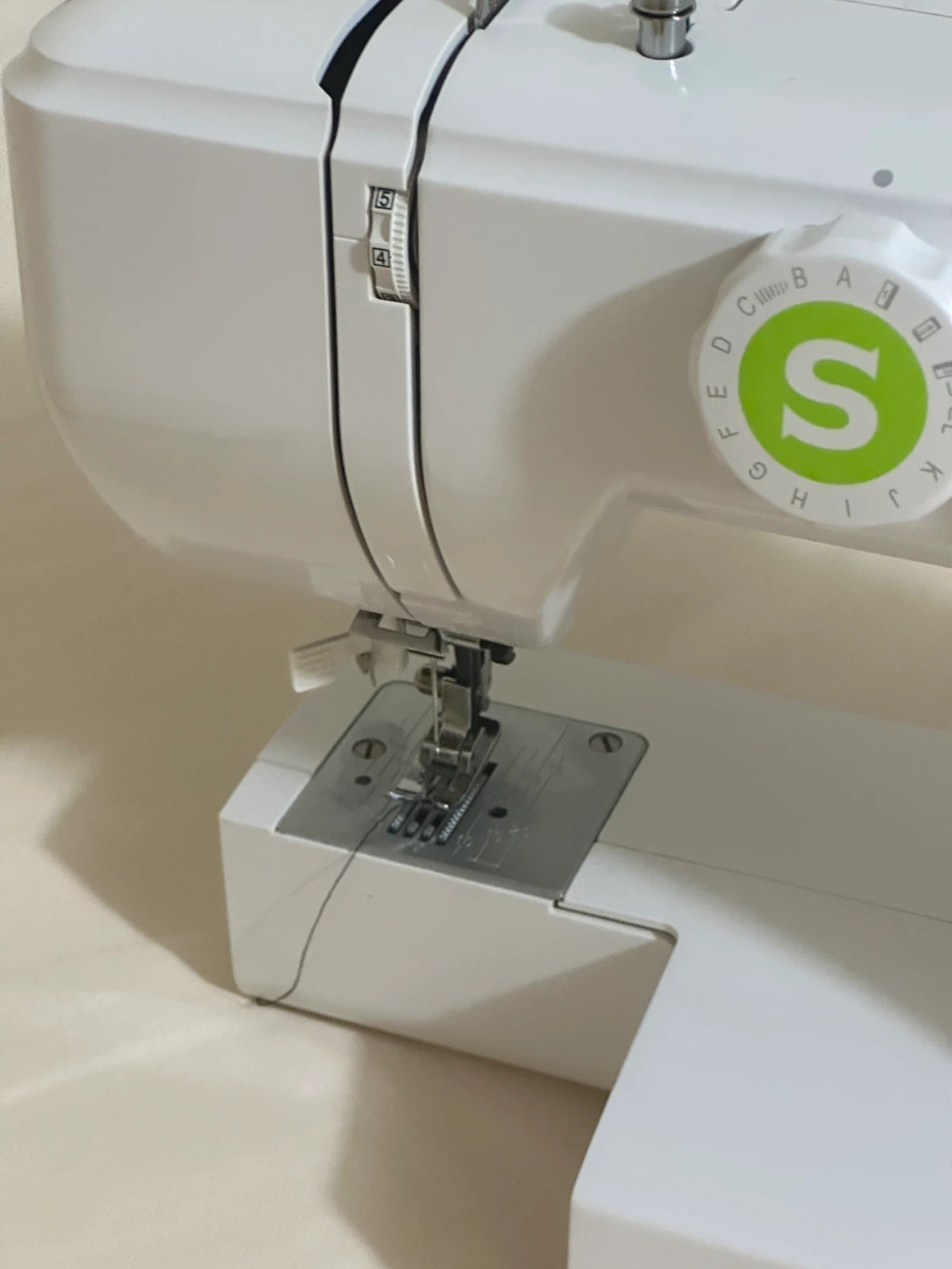 Singer SM024 Sewing Machine - photo 4