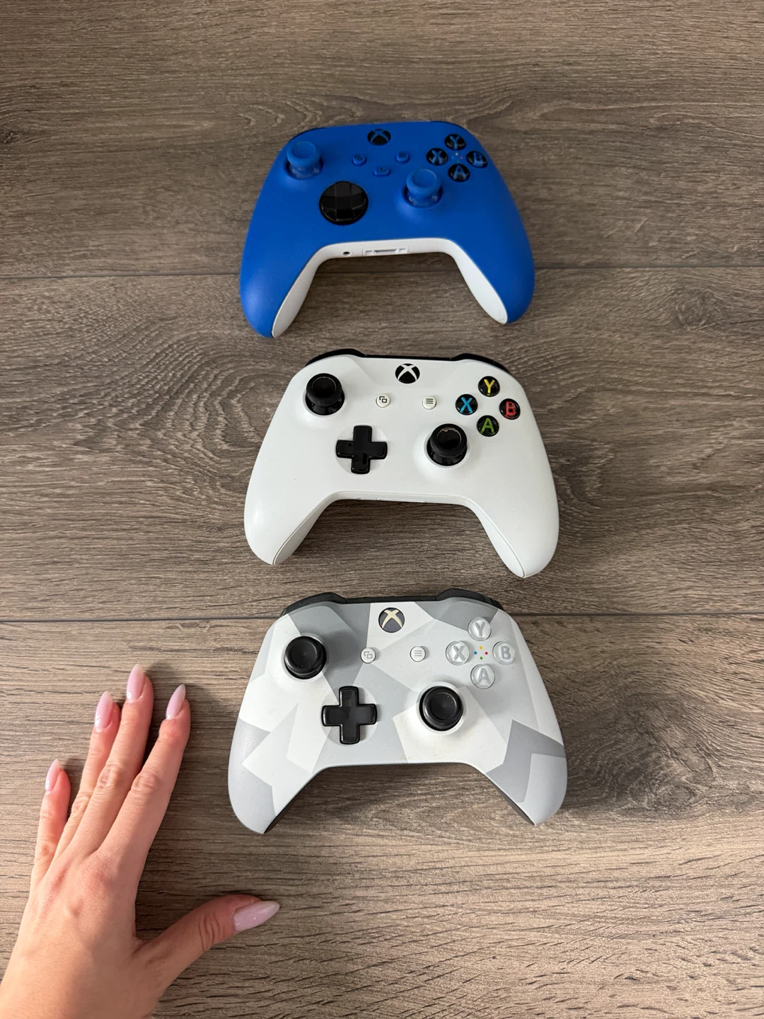 Xbox One S Console with 3 Controllers - photo 3