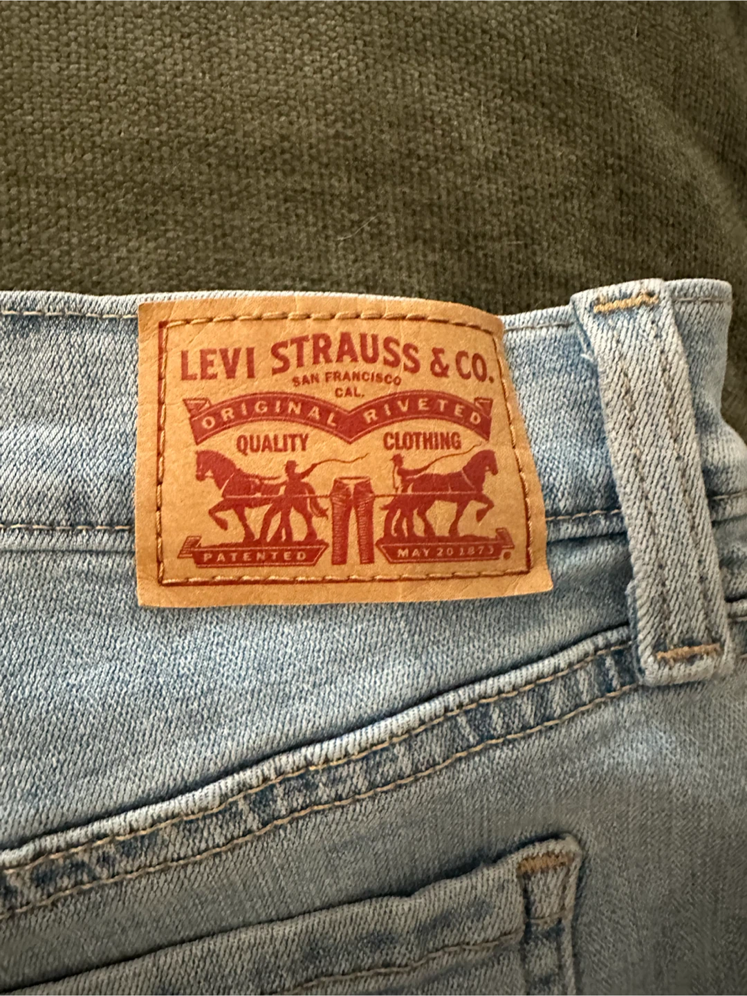 Levi's Mid Length Denim Shorts Size 26