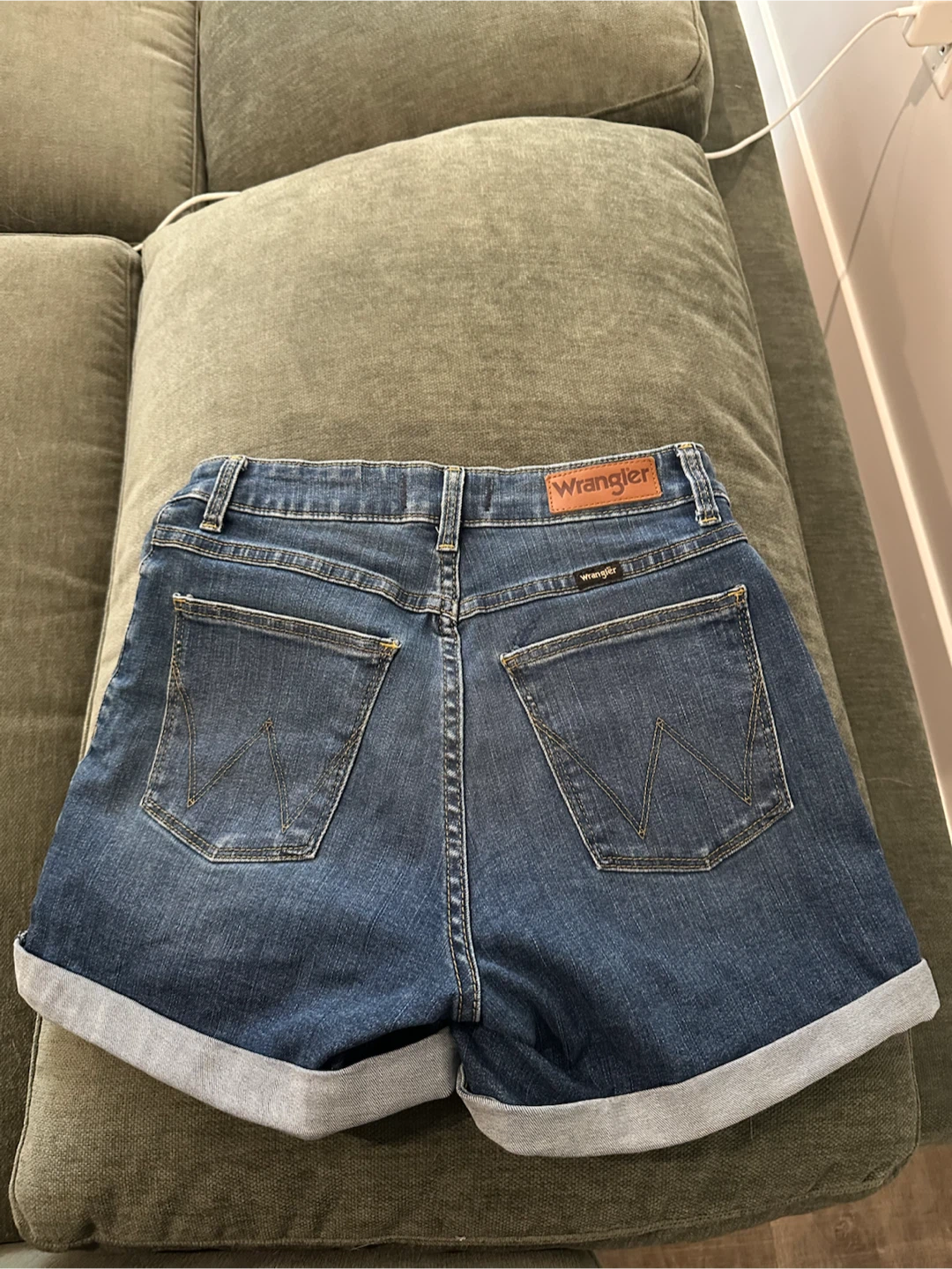 Wrangler 4" Rolled Denim Shorts Size 34 - photo 2