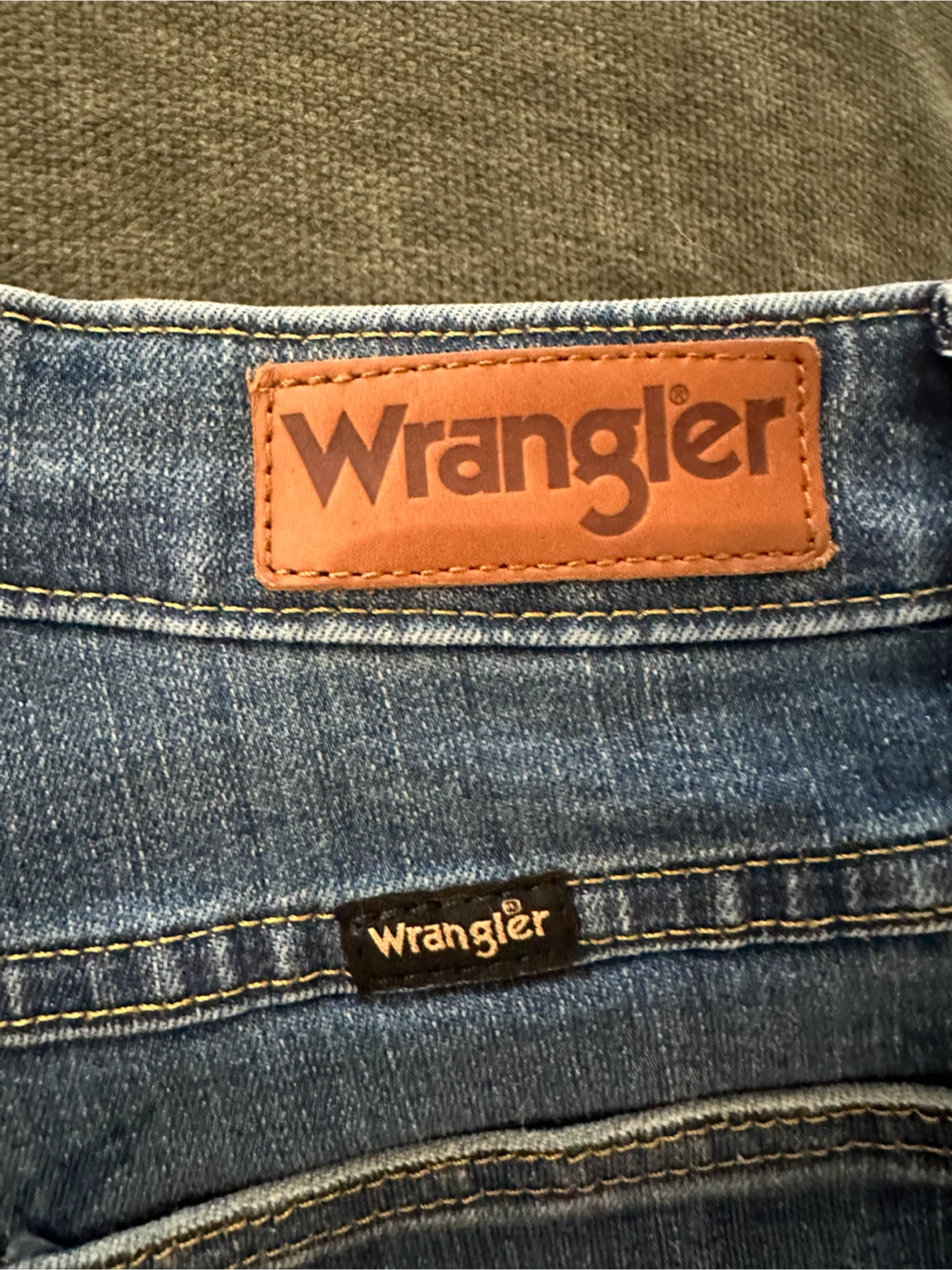 Wrangler 4" Rolled Denim Shorts Size 34 - photo 3