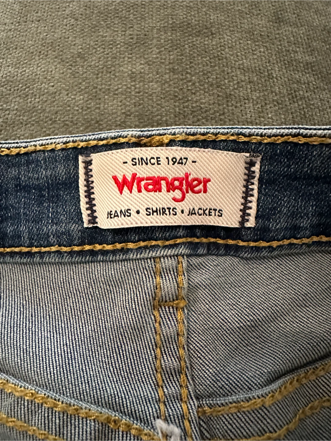 Wrangler 4" Rolled Denim Shorts Size 34 - photo 4