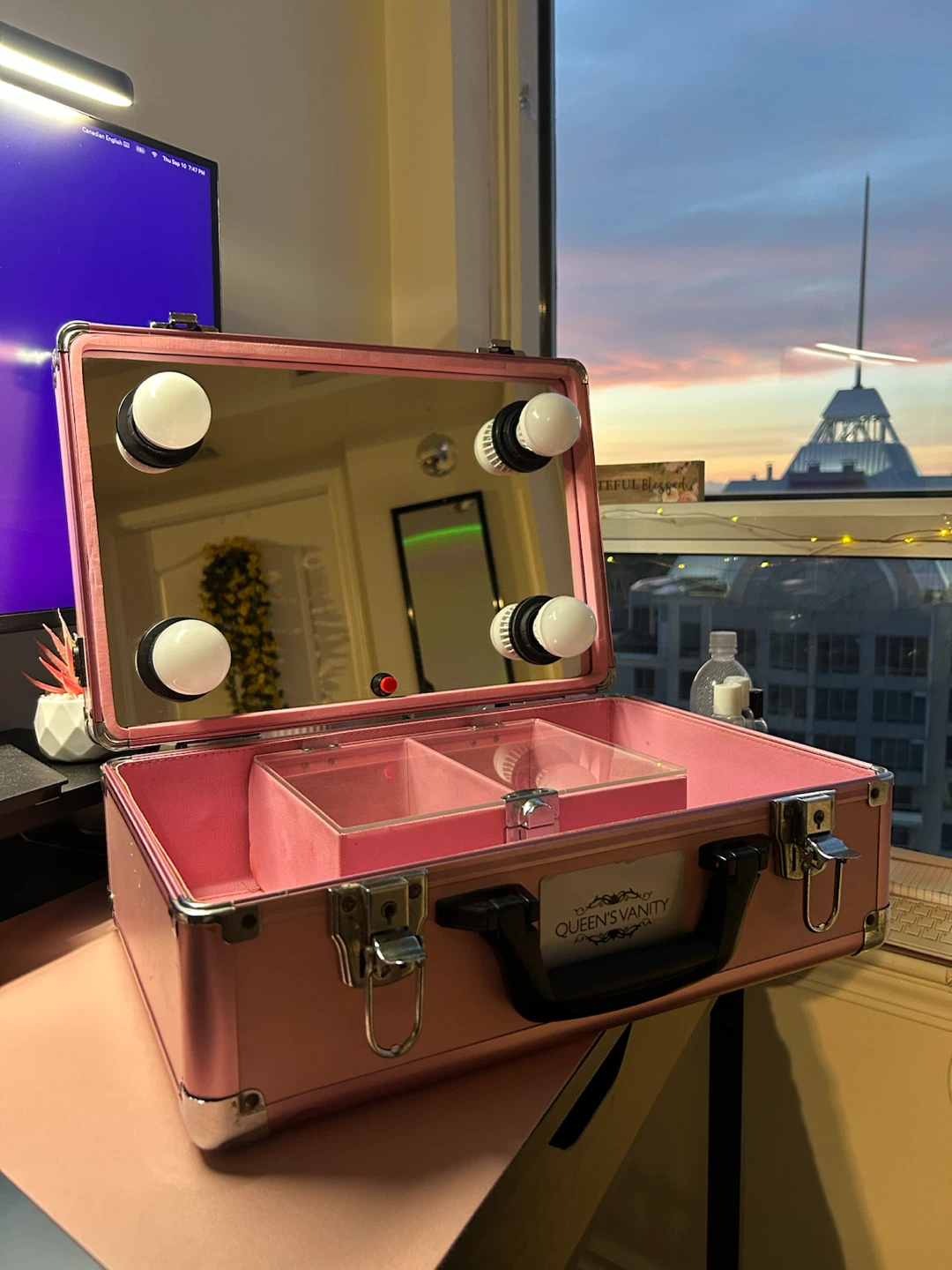 Queen's Vanity Pink Makeup Case with Lights